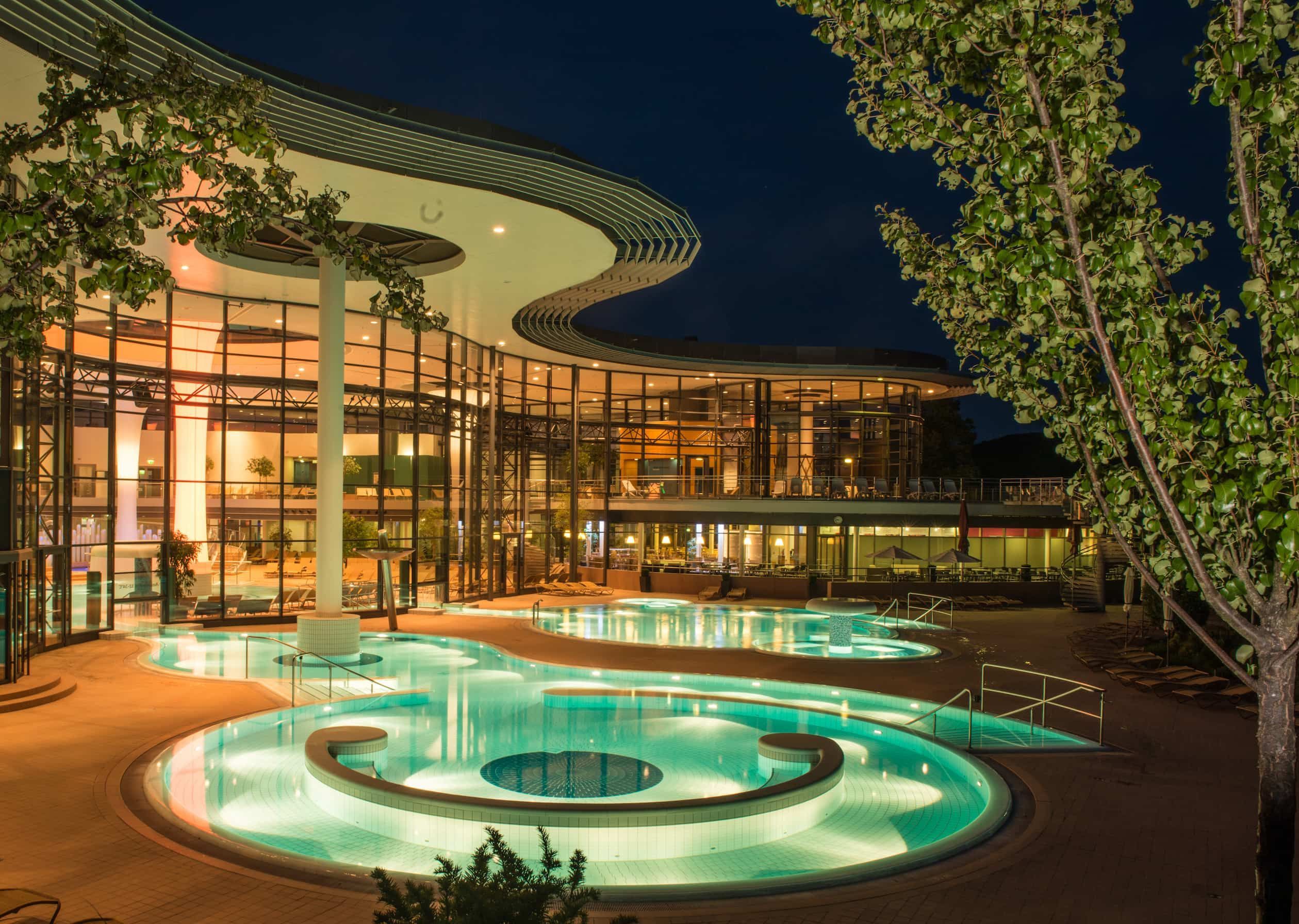 Kisssalis Aussenainsicht Nacht 2