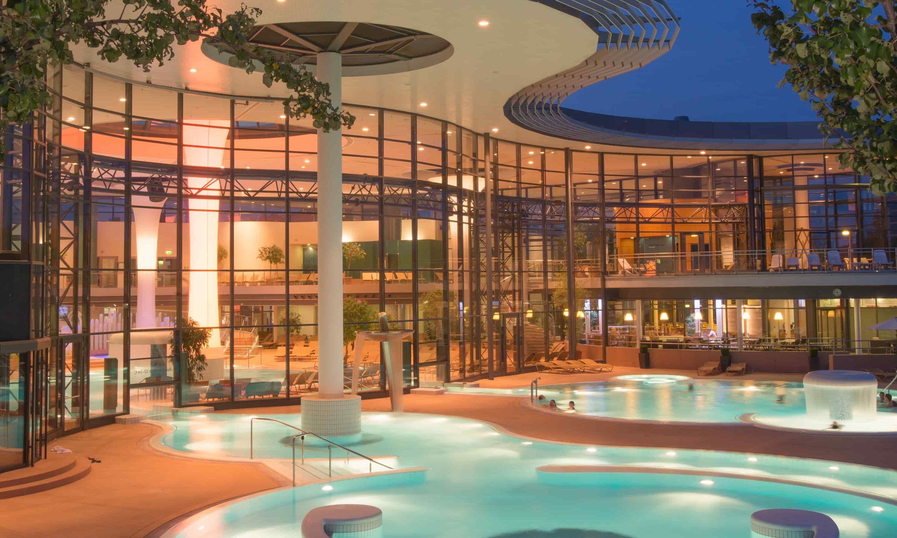 Kisssalis Aussenansicht Nacht