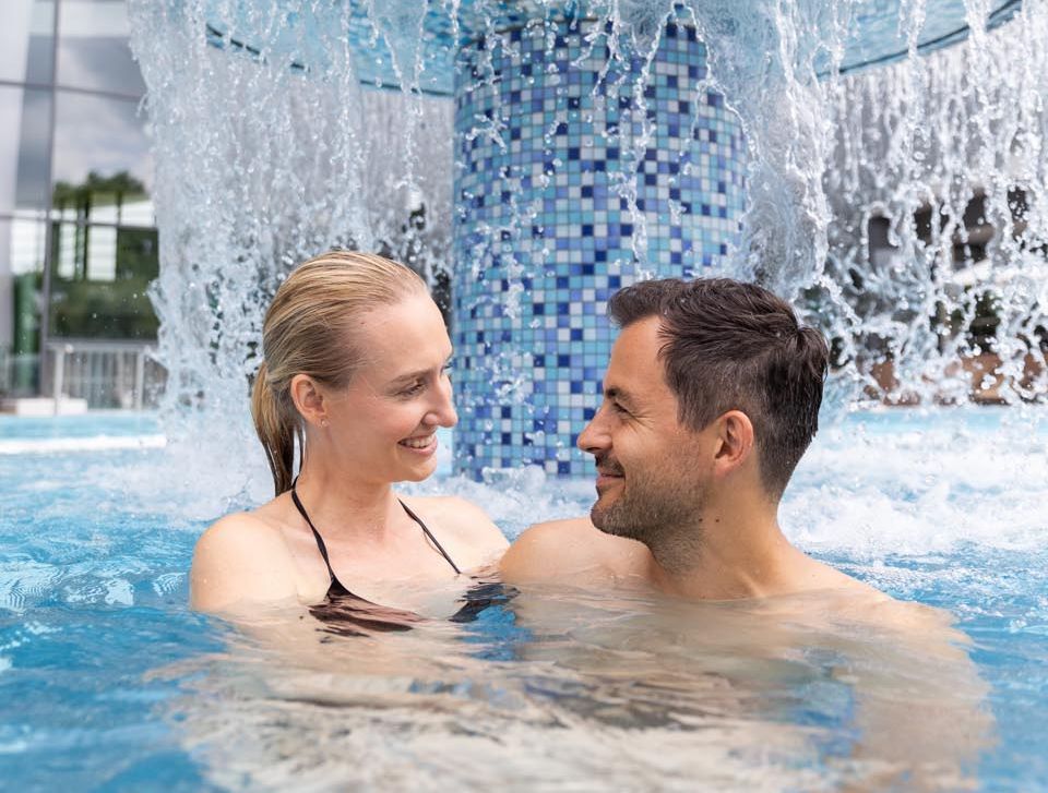 Kisssalis Aussenbecken Paar Sommer06