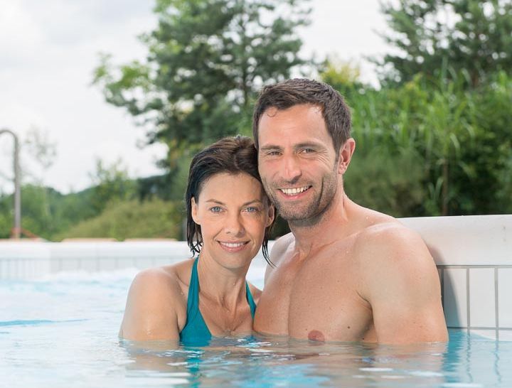 Kisssalis Aussenbecken Paar Stroemungskanal