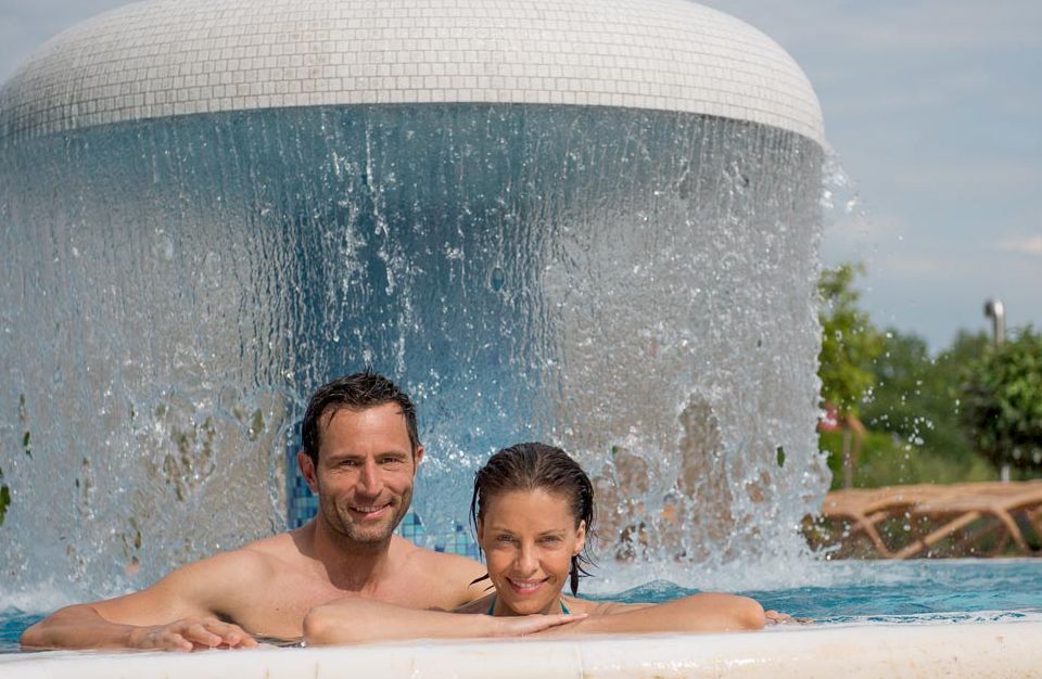 Kisssalis Aussenbecken Pilz Paar