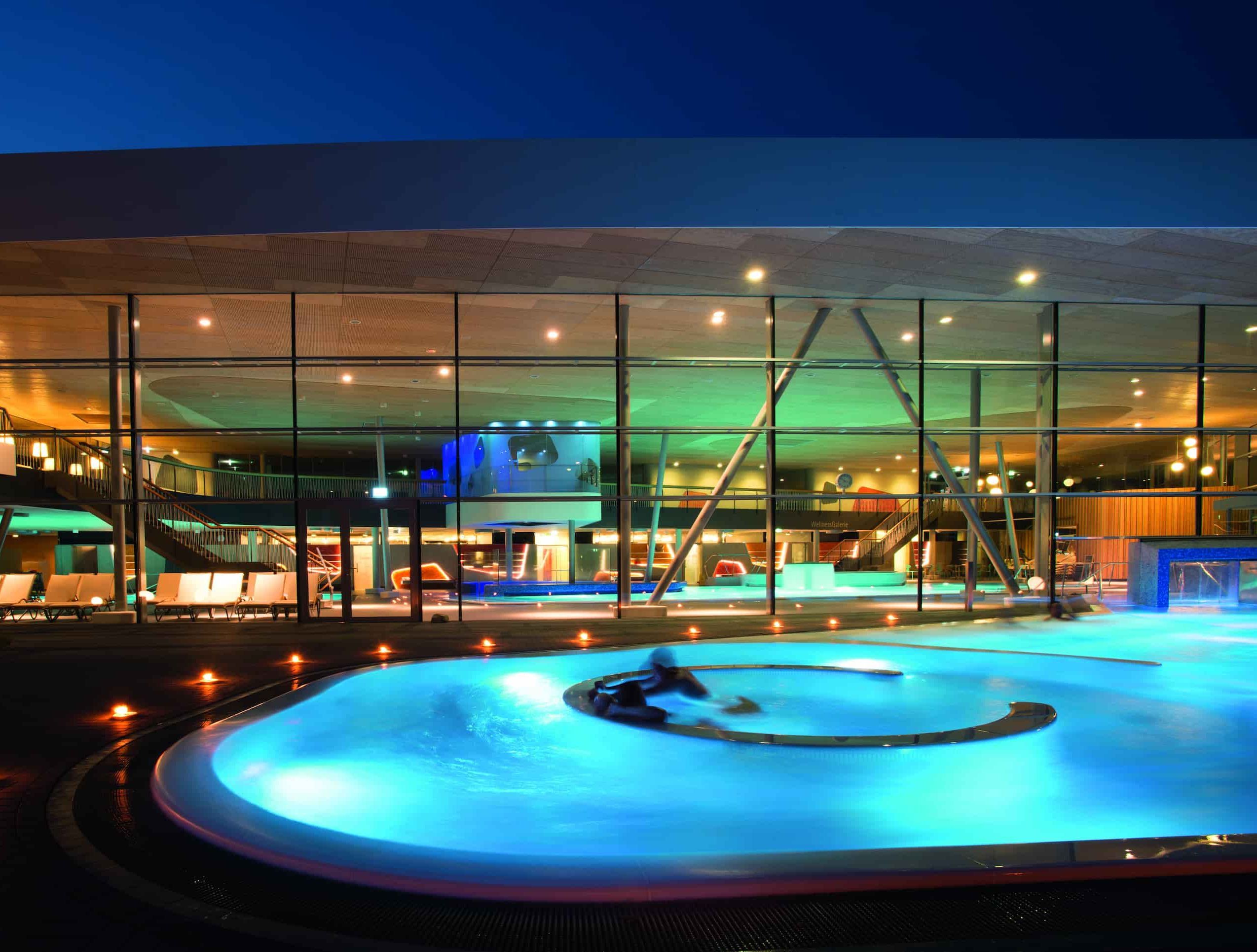 Kisssalis Emser Therme Nacht Aussenaufnahme