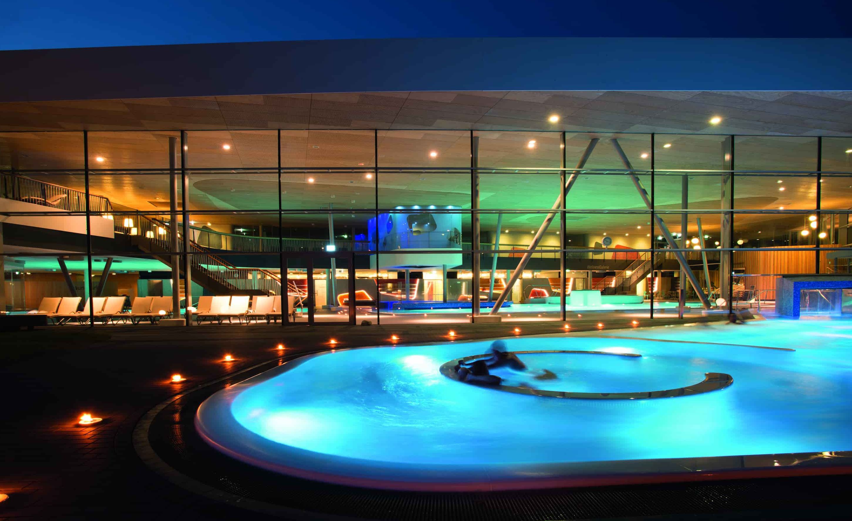 Kisssalis Emser Therme Nacht Aussenaufnahme