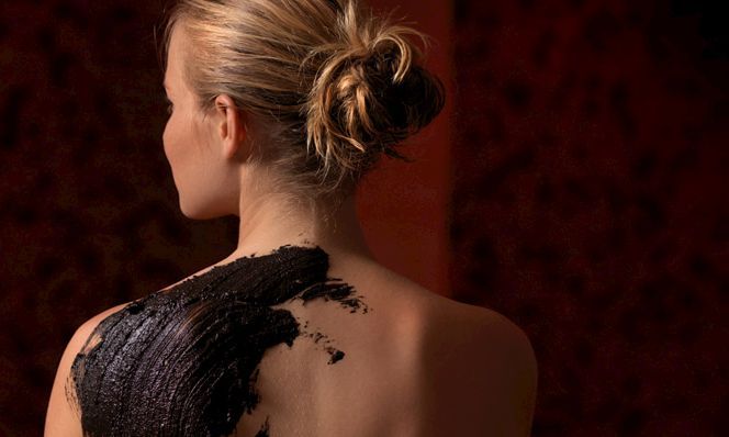 Kisssalis Frau Moor Ruecken