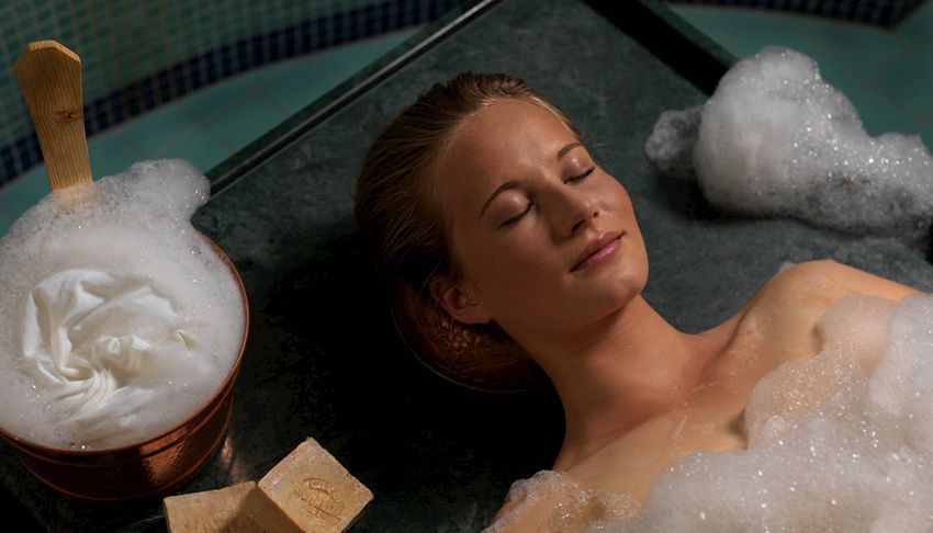 Kisssalis Hamam Seifenschaum Frau