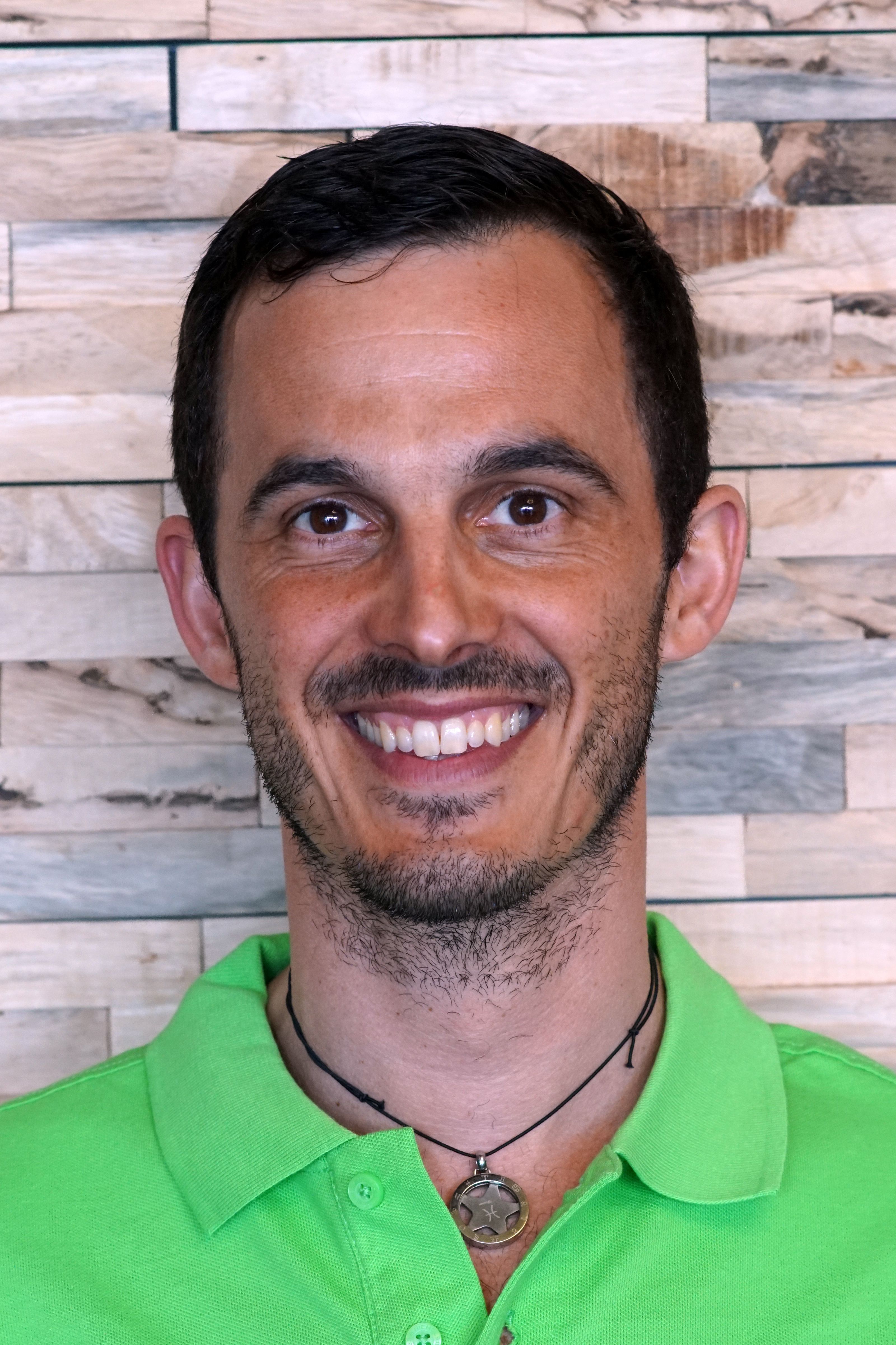 Kisssalis Rueckenzentrum Trainer Simon Jpg