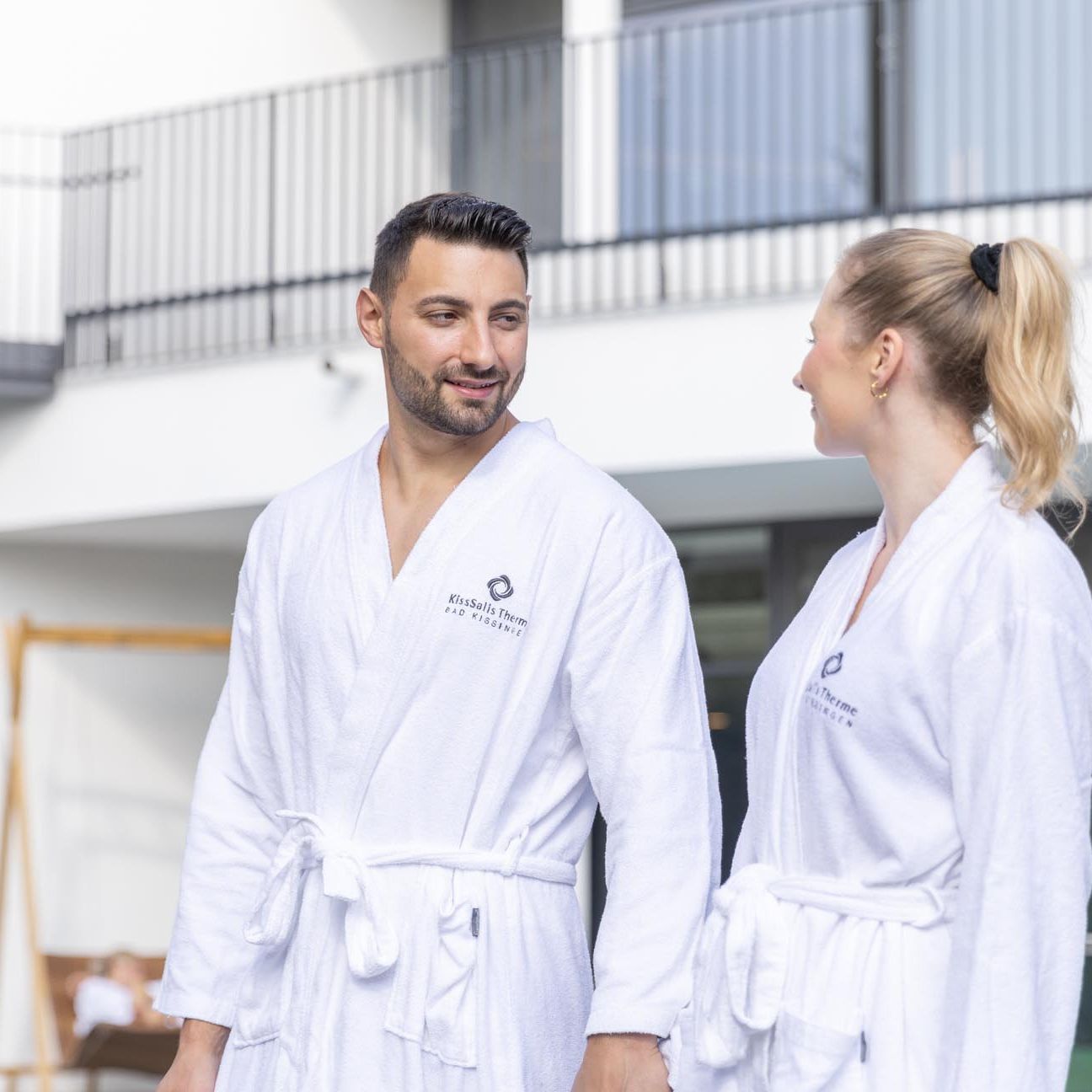 Kisssalis Saunagarten Becken Paar04