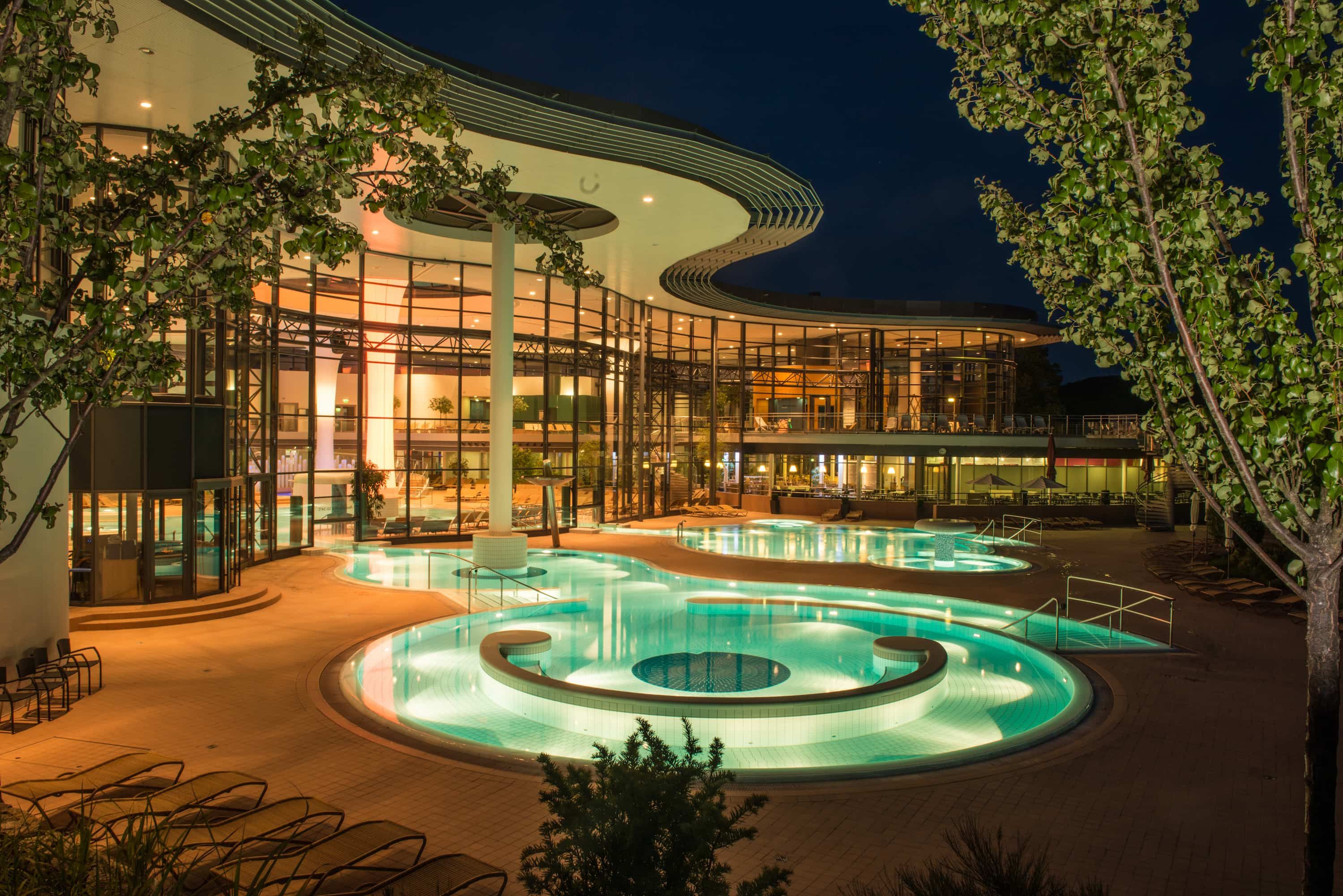 Kisssalis Aussenainsicht Nacht 2