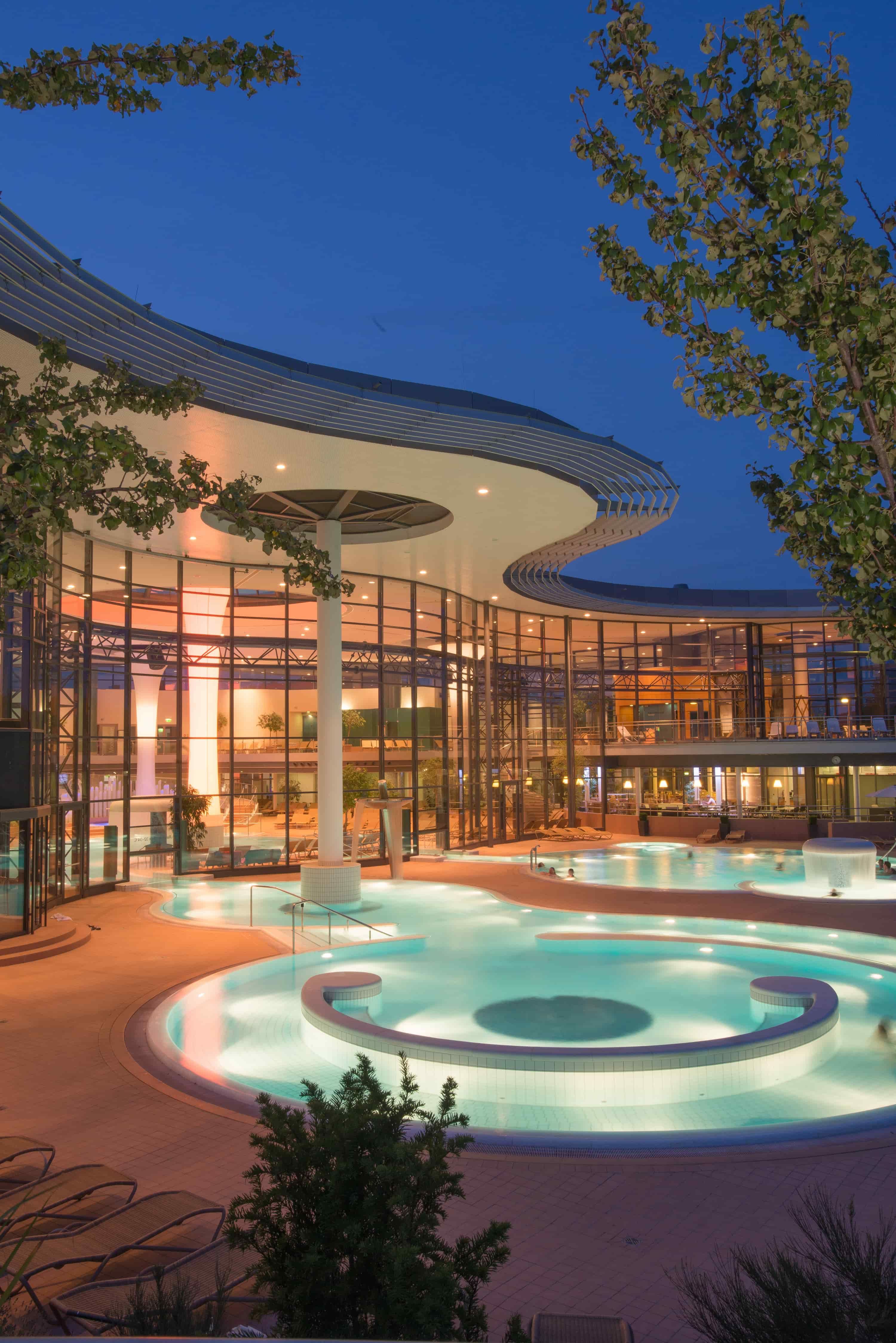 Kisssalis Aussenansicht Nacht