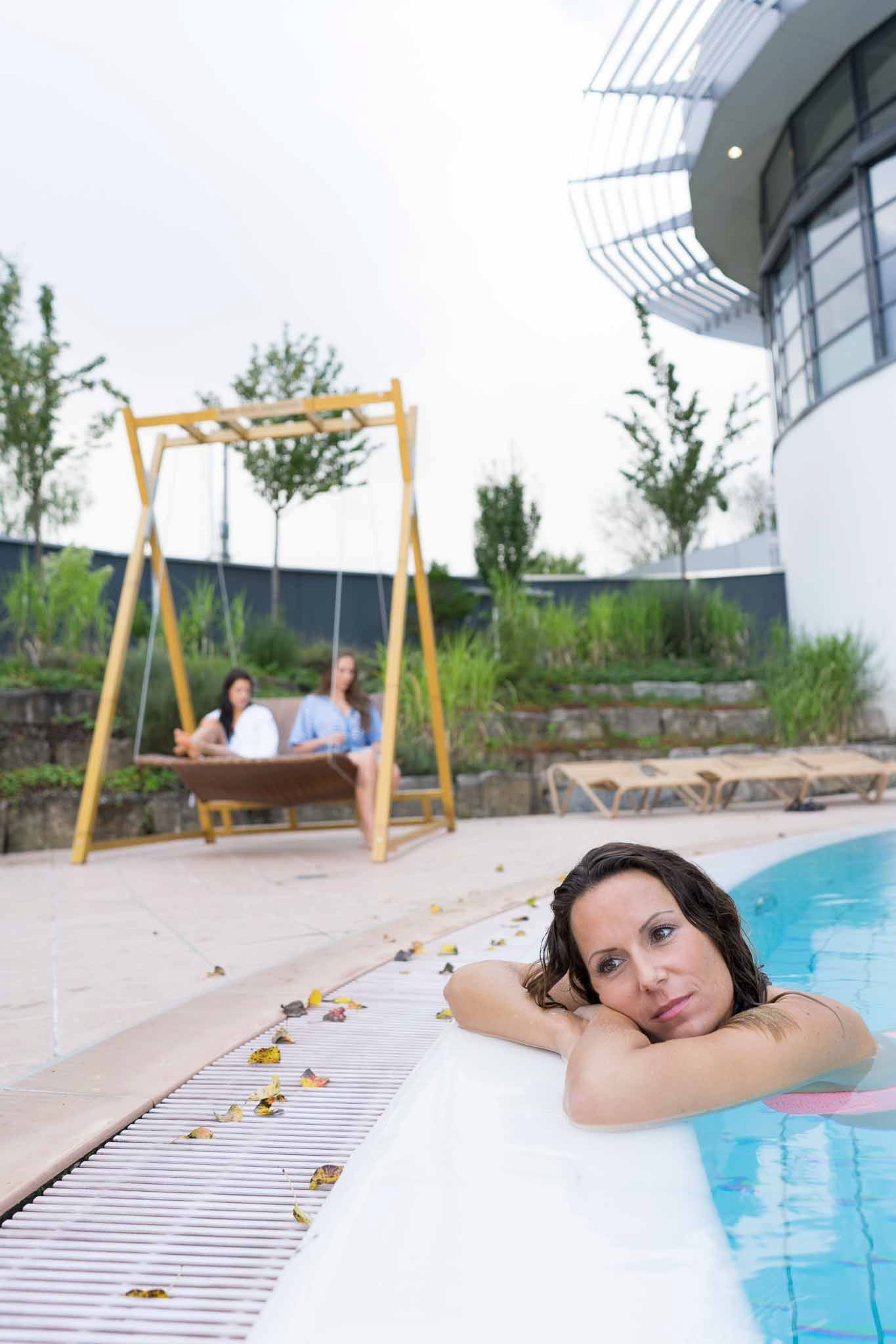 Kisssalis Therme Herbst Frau Im Au Enbecken