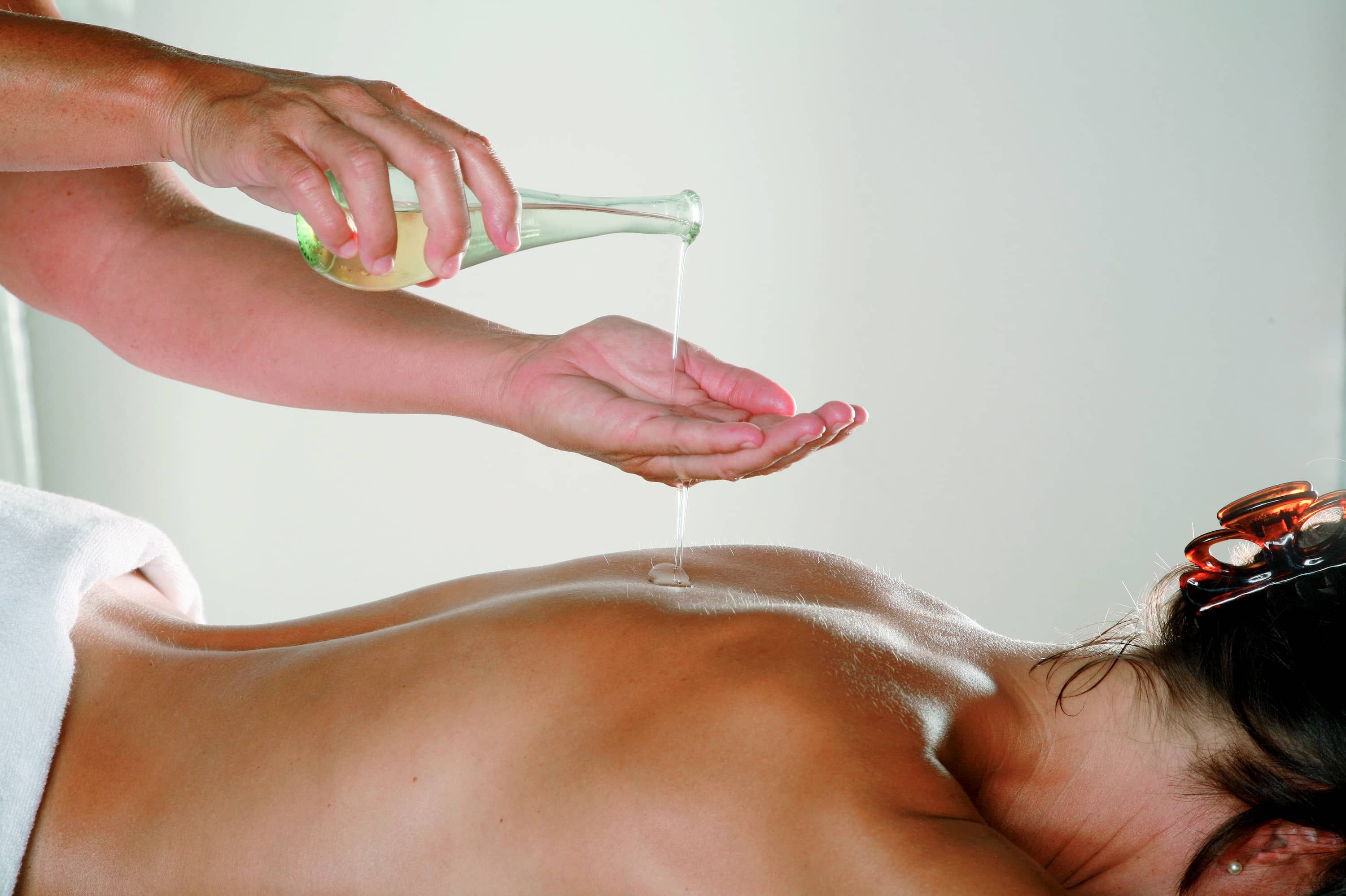 Kisssalis Ruecken Oel Massage
